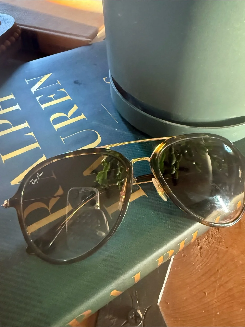 Ray-Ban Men's Gold Frame Sunglasses with Brown Gradient Lenses
